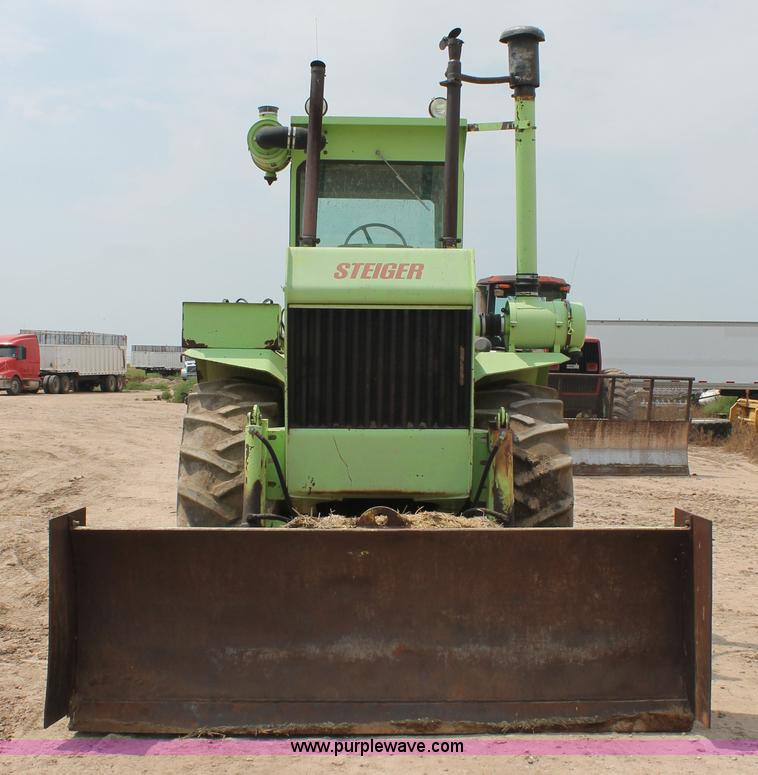 image for item L4393 Steiger Bearcat 4WD tractor