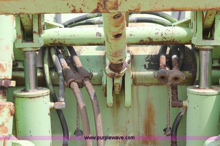 image for item L4393 Steiger Bearcat 4WD tractor