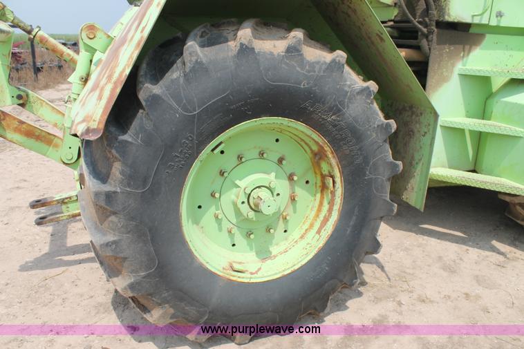 image for item L4393 Steiger Bearcat 4WD tractor