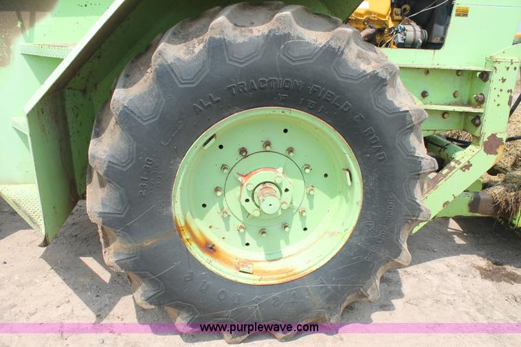 image for item L4393 Steiger Bearcat 4WD tractor