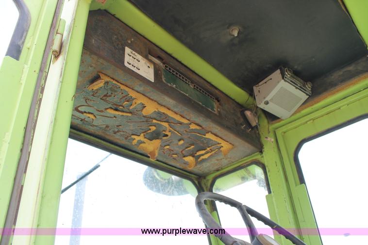 image for item L4393 Steiger Bearcat 4WD tractor