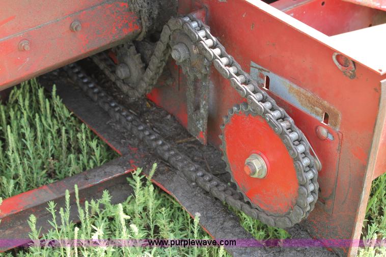 image for item L4397 1999 Case IH 1083 corn head