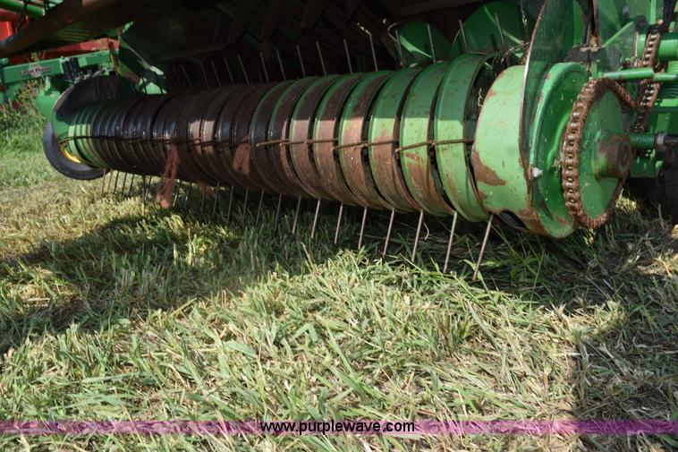 image for item L5759 2000 John Deere 100 large square baler