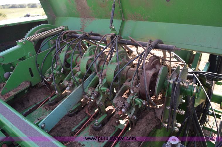 image for item L5759 2000 John Deere 100 large square baler