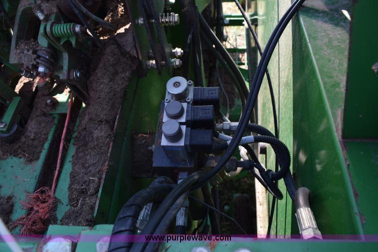 image for item L5759 2000 John Deere 100 large square baler