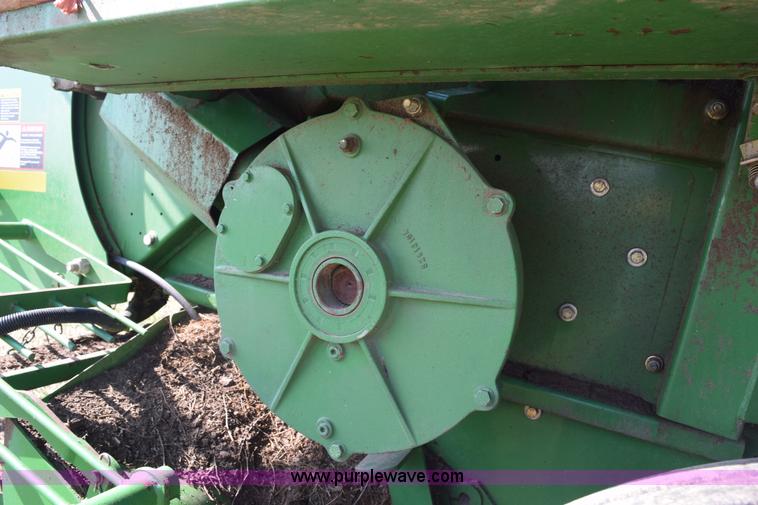 image for item L5759 2000 John Deere 100 large square baler