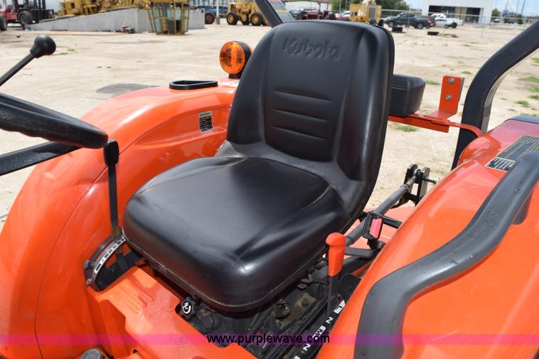 image for item L5786 2014 Kubota L3200D MFWD tractor