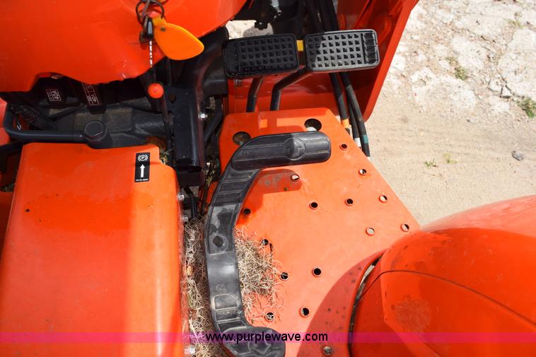 image for item L5786 2014 Kubota L3200D MFWD tractor