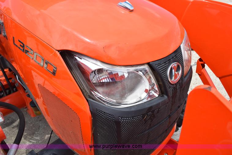 image for item L5786 2014 Kubota L3200D MFWD tractor