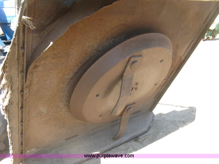 image for item L6273 Ford 5600 tractor