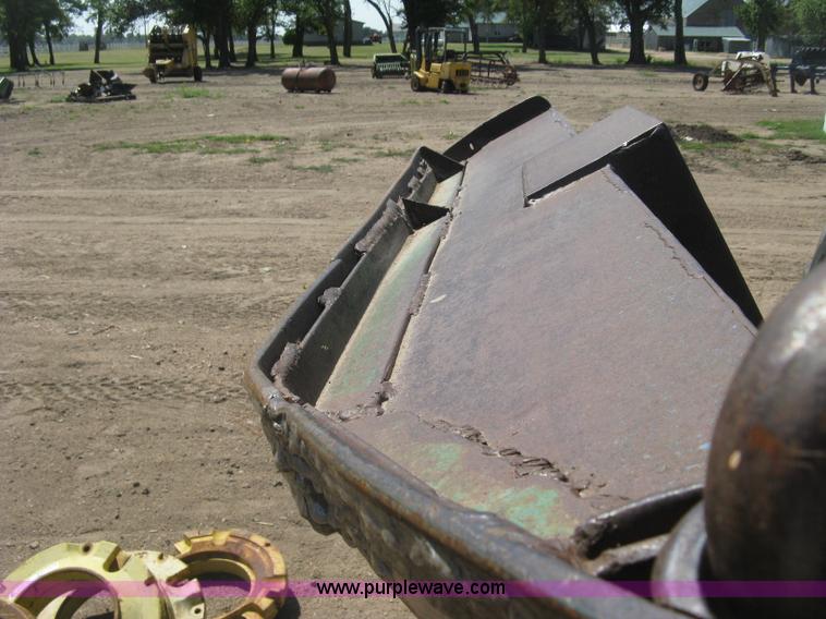 image for item L6273 Ford 5600 tractor