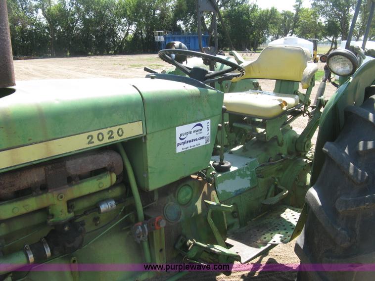 image for item L6274 John Deere 2020 tractor