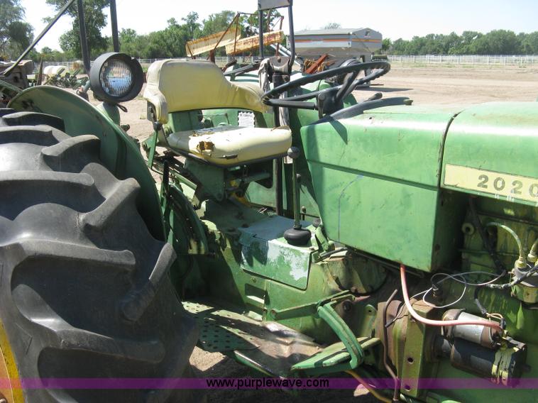 image for item L6274 John Deere 2020 tractor