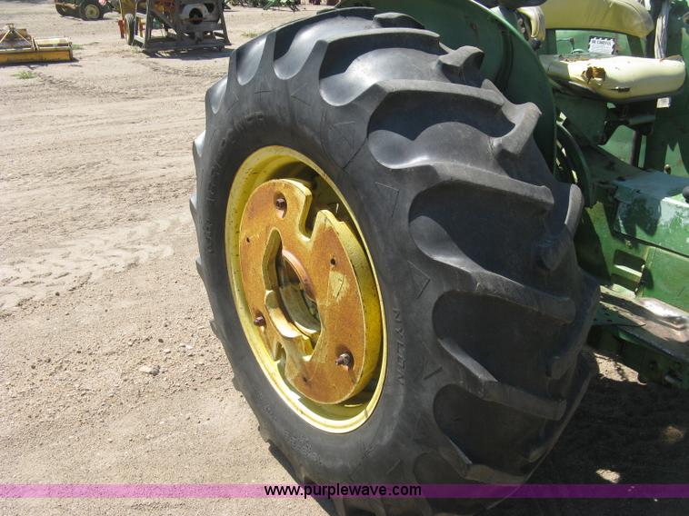 image for item L6274 John Deere 2020 tractor