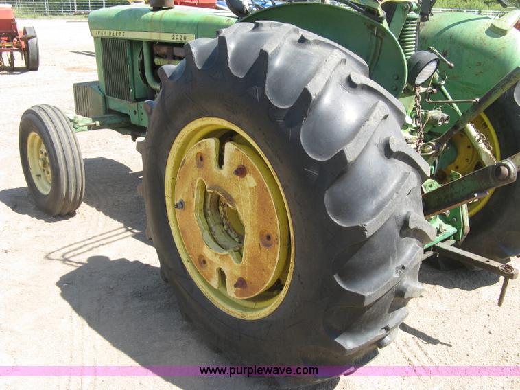 image for item L6274 John Deere 2020 tractor