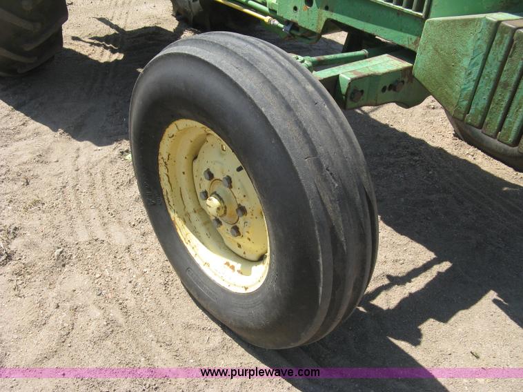 image for item L6274 John Deere 2020 tractor