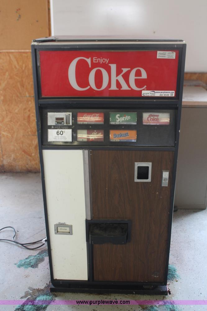 image for item AK9549 Coke vending machine