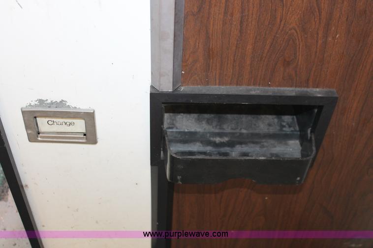 image for item AK9549 Coke vending machine