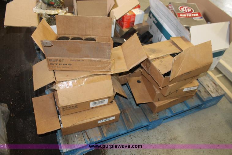 image for item AK9551 Assorted lawn mower and lawn care parts