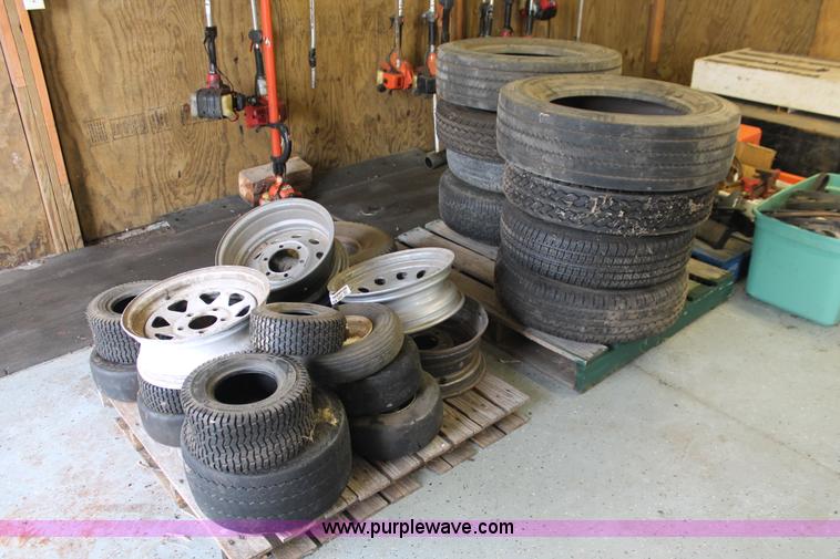 image for item AK9552 Assorted tires and wheels