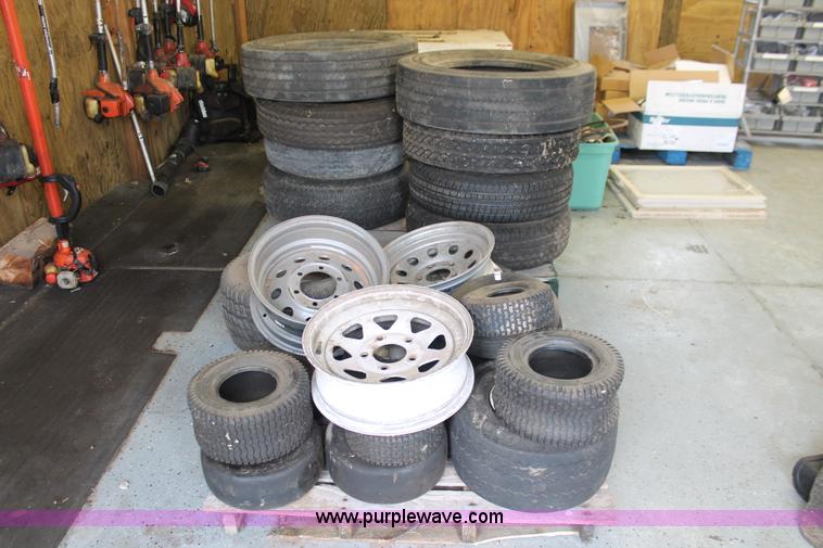 image for item AK9552 Assorted tires and wheels