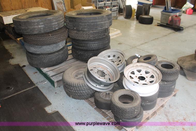 image for item AK9552 Assorted tires and wheels