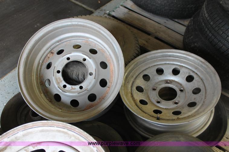 image for item AK9552 Assorted tires and wheels