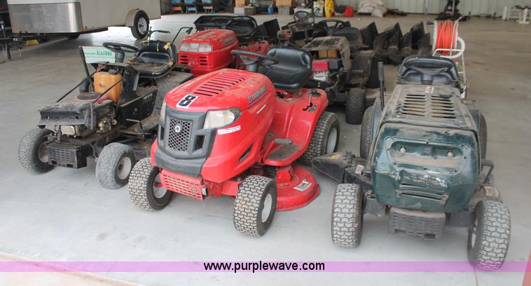 image for item AK9556 (6) assorted lawn tractors and lawn care accessories
