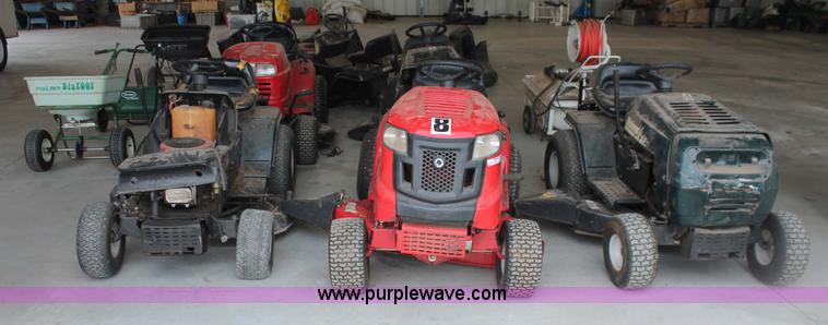image for item AK9556 (6) assorted lawn tractors and lawn care accessories