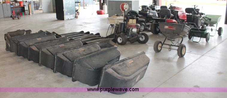 image for item AK9556 (6) assorted lawn tractors and lawn care accessories