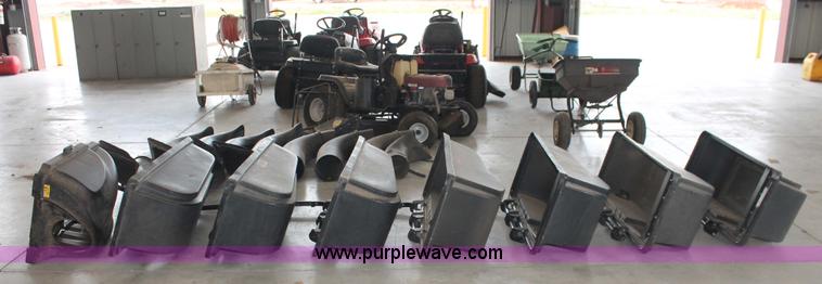 image for item AK9556 (6) assorted lawn tractors and lawn care accessories