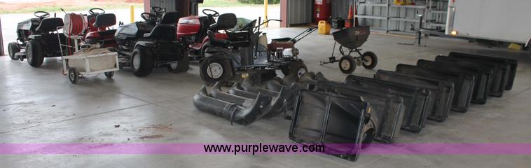 image for item AK9556 (6) assorted lawn tractors and lawn care accessories