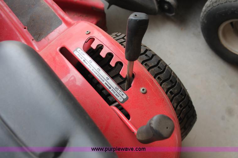 image for item AK9556 (6) assorted lawn tractors and lawn care accessories