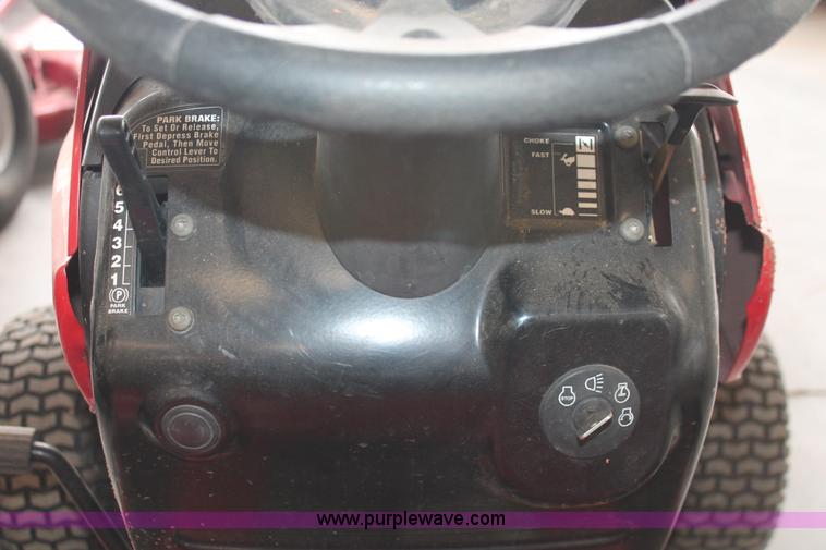 image for item AK9556 (6) assorted lawn tractors and lawn care accessories