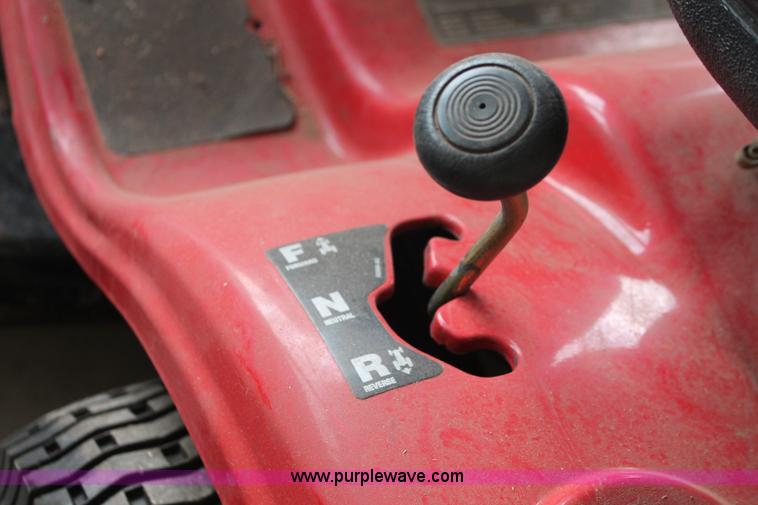 image for item AK9556 (6) assorted lawn tractors and lawn care accessories