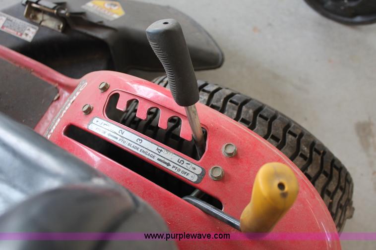 image for item AK9556 (6) assorted lawn tractors and lawn care accessories