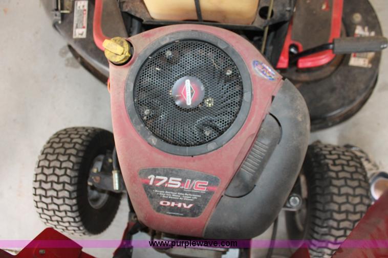 image for item AK9556 (6) assorted lawn tractors and lawn care accessories