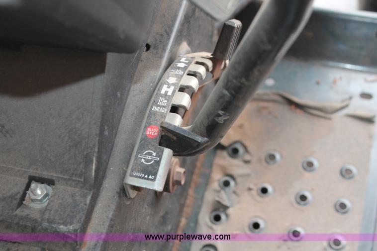 image for item AK9556 (6) assorted lawn tractors and lawn care accessories