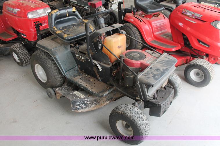 image for item AK9556 (6) assorted lawn tractors and lawn care accessories