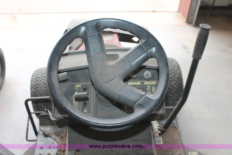 image for item AK9556 (6) assorted lawn tractors and lawn care accessories