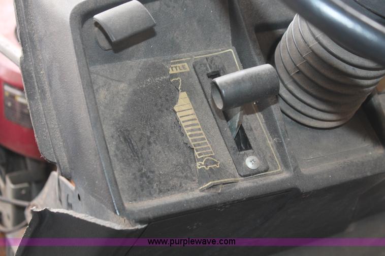 image for item AK9556 (6) assorted lawn tractors and lawn care accessories