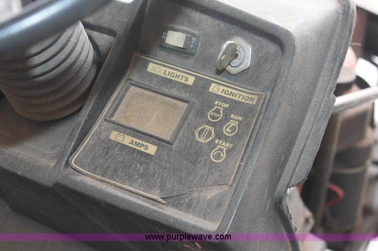 image for item AK9556 (6) assorted lawn tractors and lawn care accessories