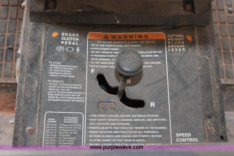 image for item AK9556 (6) assorted lawn tractors and lawn care accessories