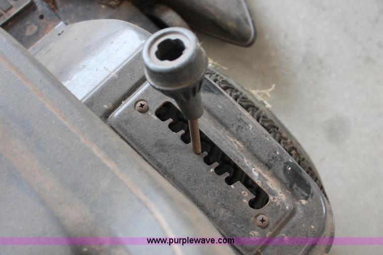 image for item AK9556 (6) assorted lawn tractors and lawn care accessories