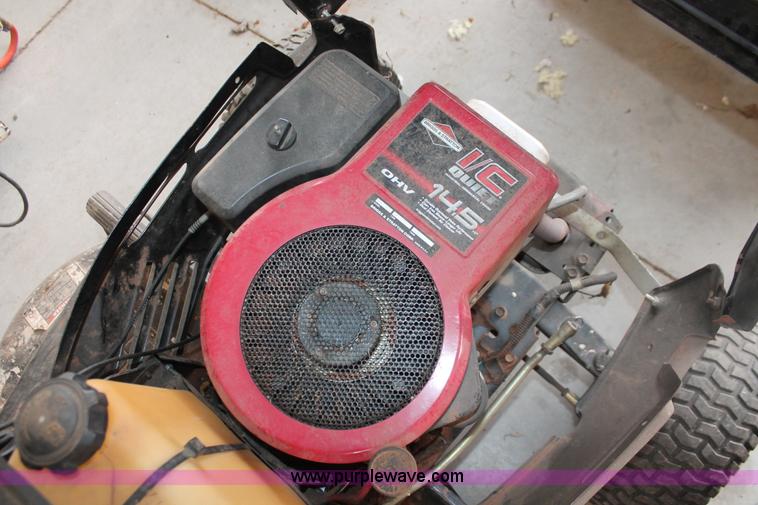 image for item AK9556 (6) assorted lawn tractors and lawn care accessories