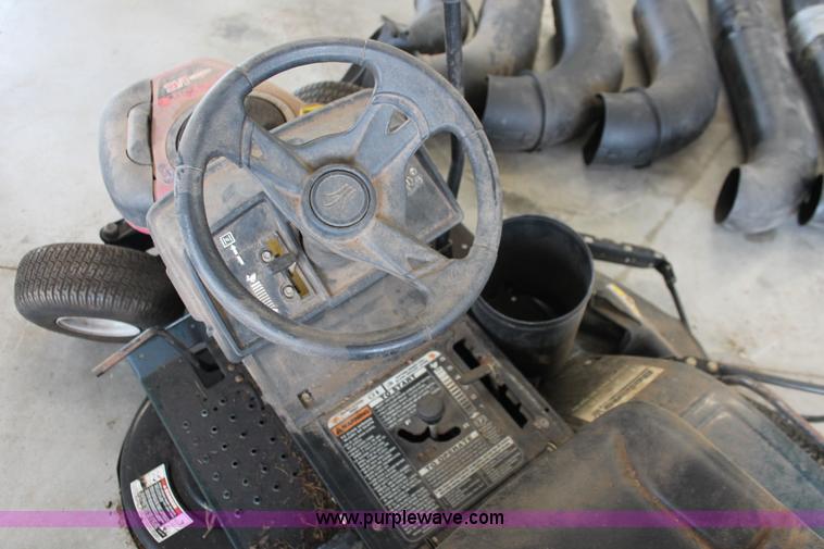 image for item AK9556 (6) assorted lawn tractors and lawn care accessories