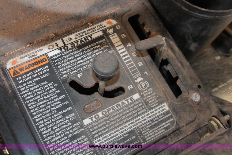 image for item AK9556 (6) assorted lawn tractors and lawn care accessories