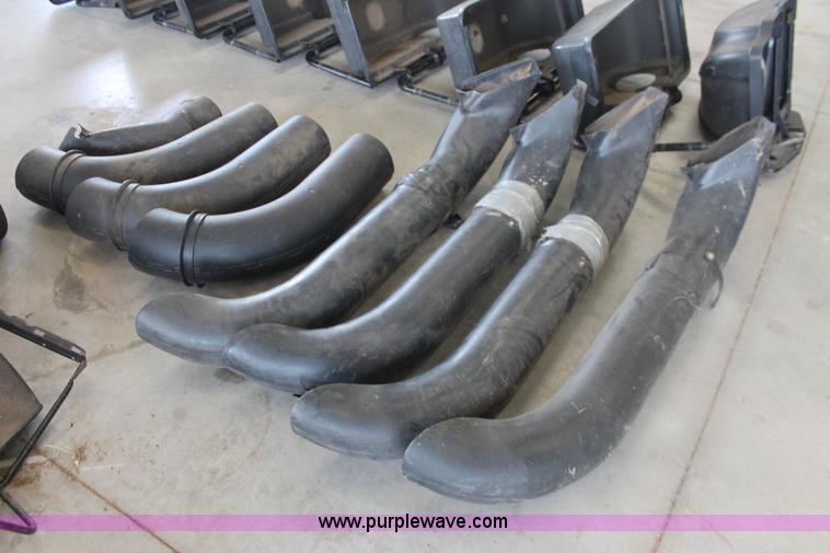 image for item AK9556 (6) assorted lawn tractors and lawn care accessories