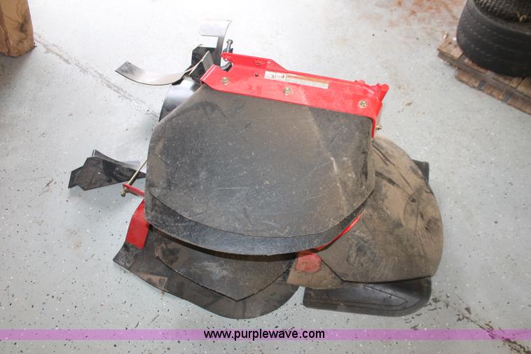 image for item AK9556 (6) assorted lawn tractors and lawn care accessories