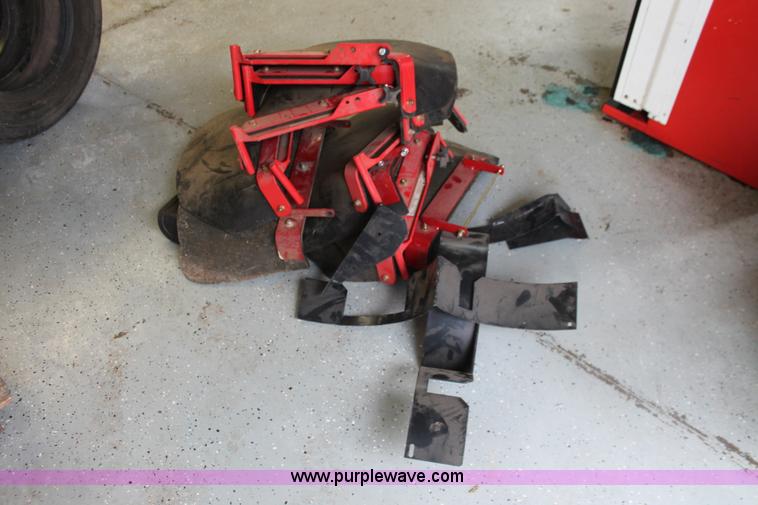 image for item AK9556 (6) assorted lawn tractors and lawn care accessories